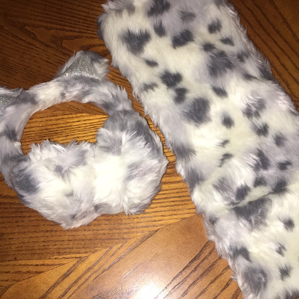 New girl justice earmuff and scarf white and gray